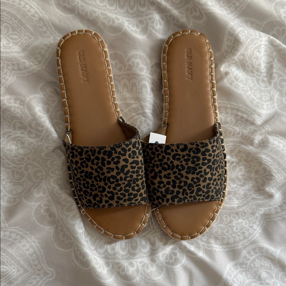 Old Navy Women's Brown and Black Slide Sandals